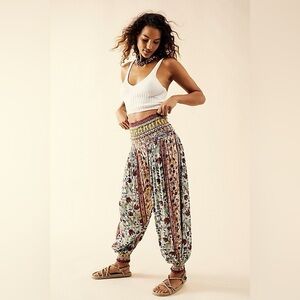 Free People FP One Marla Pants • Size M • GRN/VERT • Smocked Waist Harem • NWT